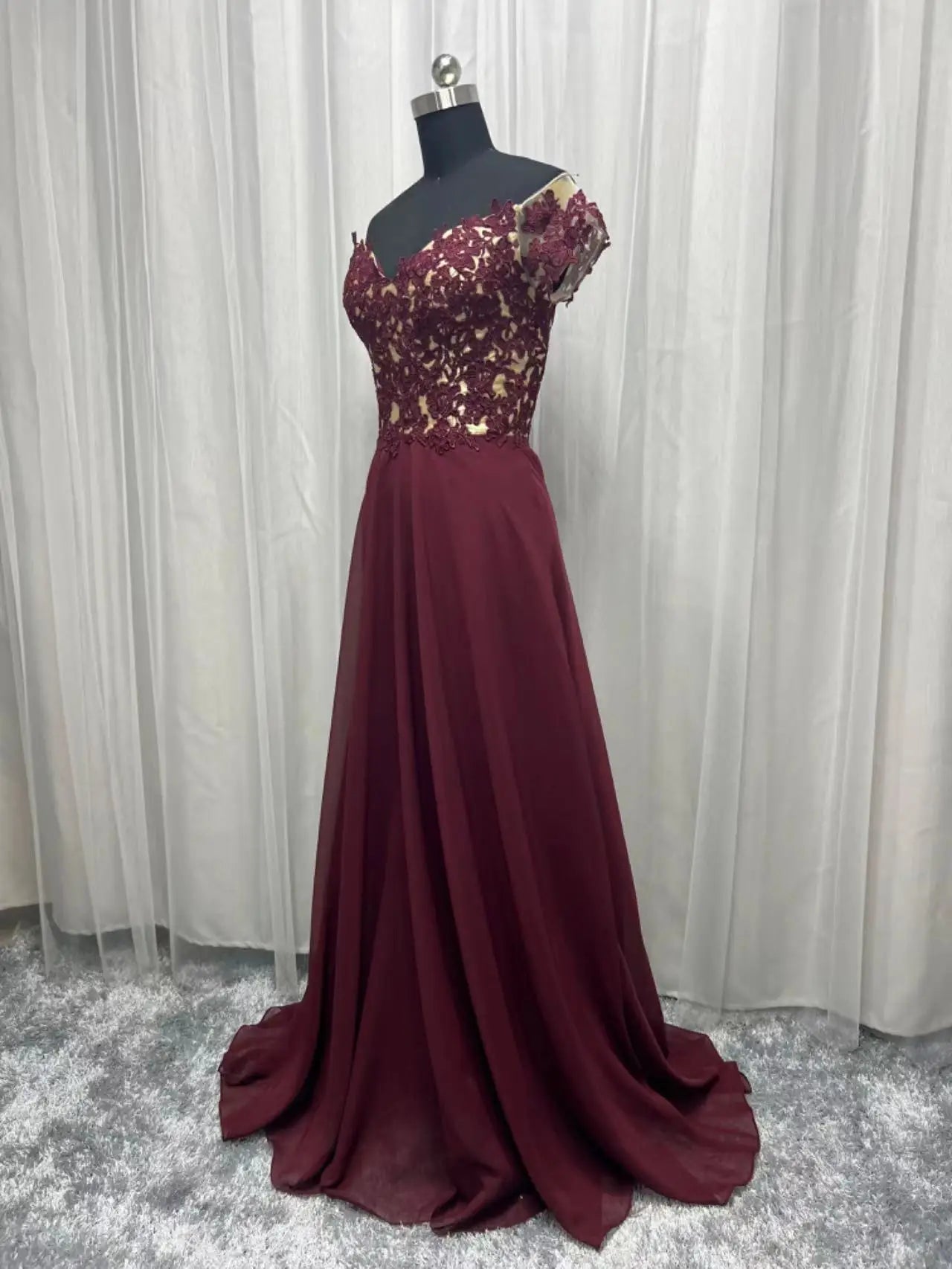 Burgundy Plus Size Long Evening Party Gowns Chiffon Lace Vestidos de festa Sexy Illusion Neckline Special Occasion Prom Dress